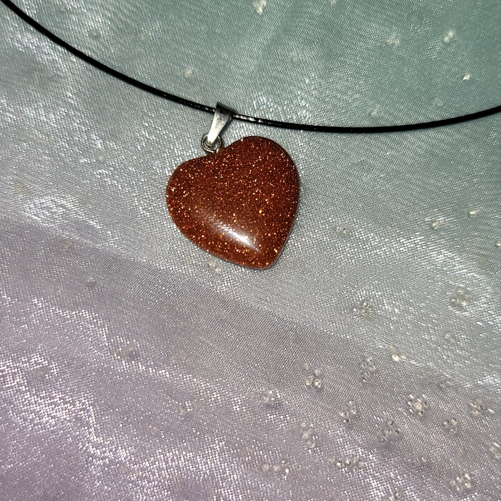 Pretty circular necklace with barrel screw clasp with ONE 1 Heart pendent - Picture 7 of 13